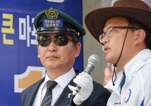 '평화철도 111 유세단', 사전투표 독려 캠페인