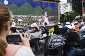 '단오맞이' 신명난 국악 공연에 인사동이 '들썩'