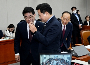 국회 운영위 전체회의