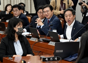 국회 운영위 전체회의