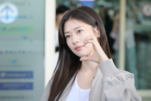 배우 정소민 출국