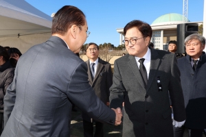 제주항공 여객기 참사 합동분향소 찾은 우원식 국회의장과 여야 대표