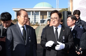 제주항공 여객기 참사 합동분향소 찾은 우원식 국회의장과 여야 대표